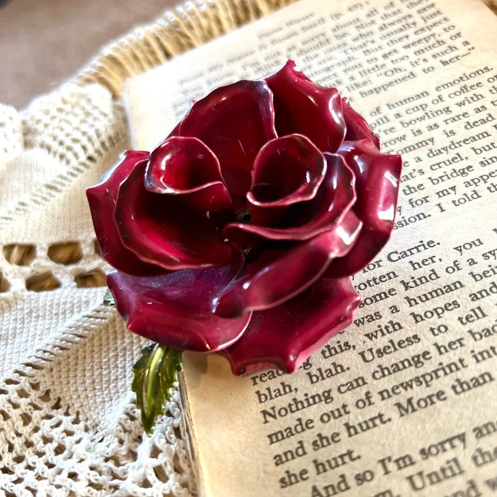 Vintage 3 Dimensional Large Red Rose 🌹 Metal Brooch Pin Mid Century 50’s 60’s